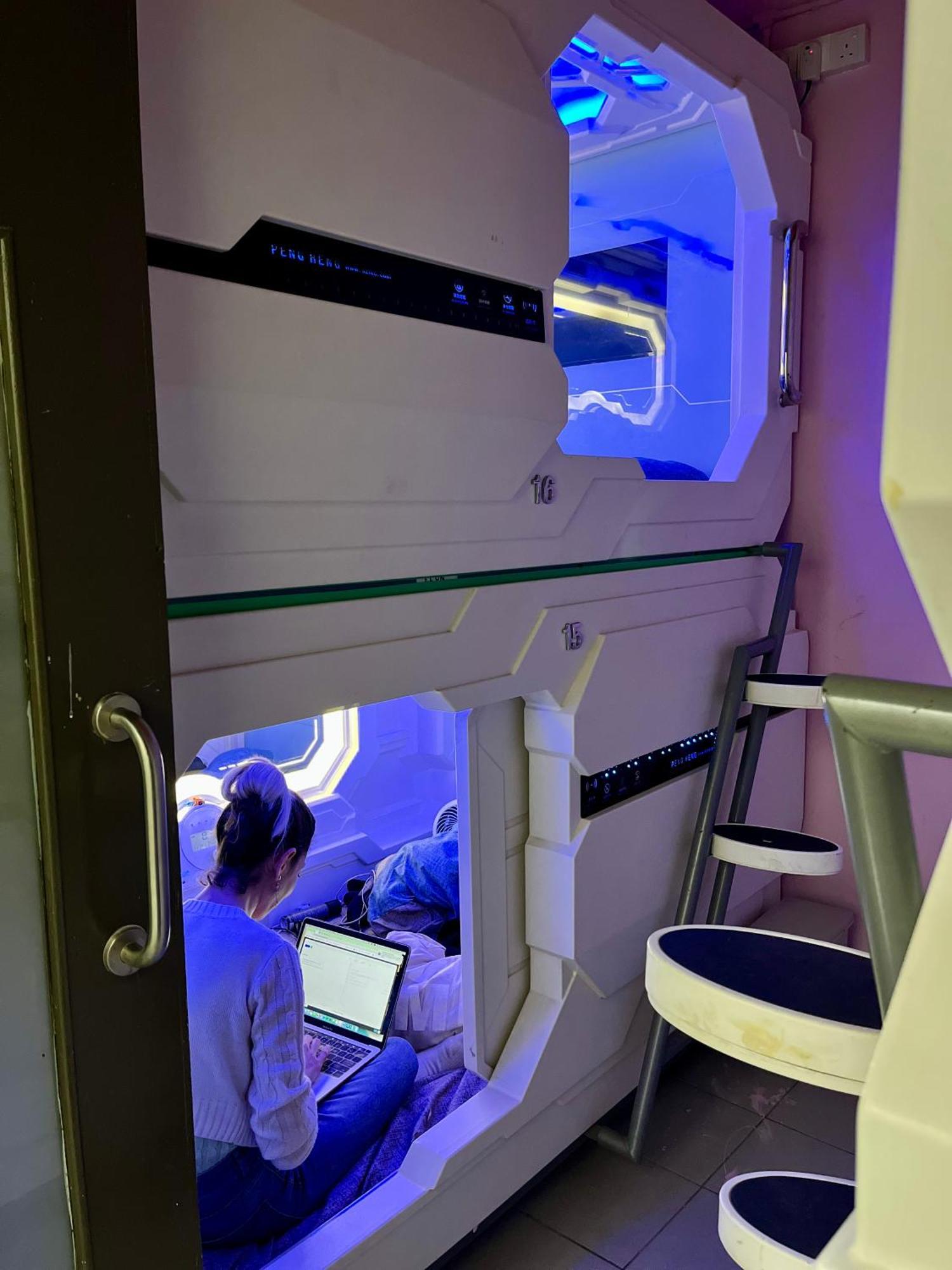 Bestow Capsule Hostel Kuala Lumpur Ngoại thất bức ảnh